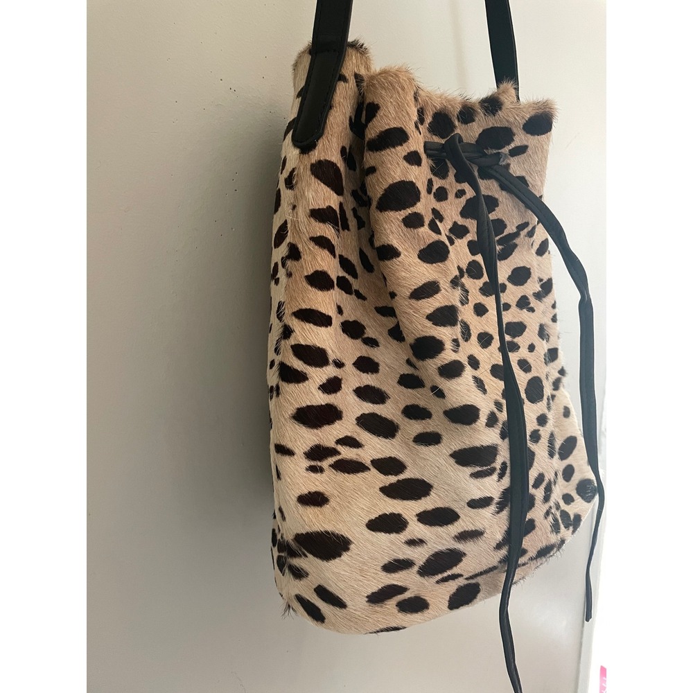 PRIME CUT Ana Leopard Bucket Drawstring Shoulder Bag - Picture 2 of 5